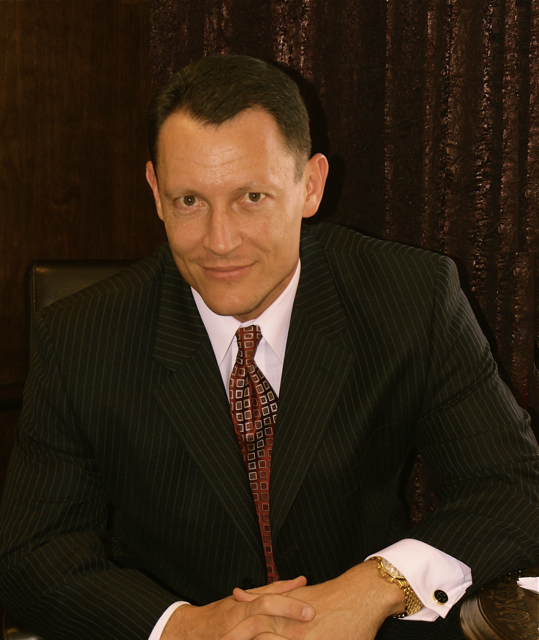 Portrait of Nathan Leonardo, Tucson Attorney